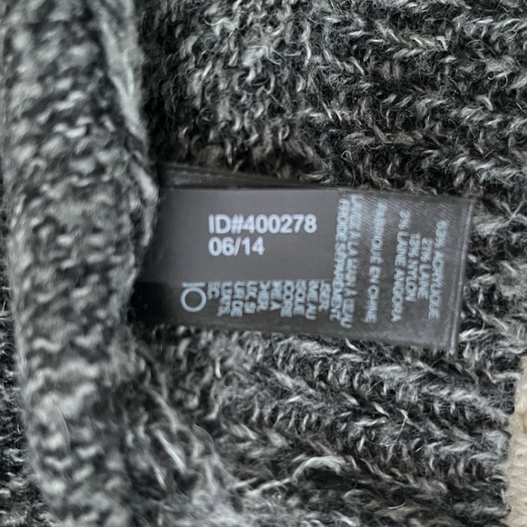 Express greyCrew Neck Sweater with Heart Design - Picture 6 of 6